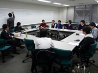 UNISAS�����o�[�ƍl����w���ɂ��F���H�w�����̍���O���[�v